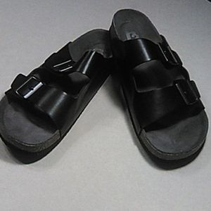 R2 black sliders